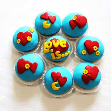 Капкейки "Love is..." купить - тамбов.сладкоежкин.рф